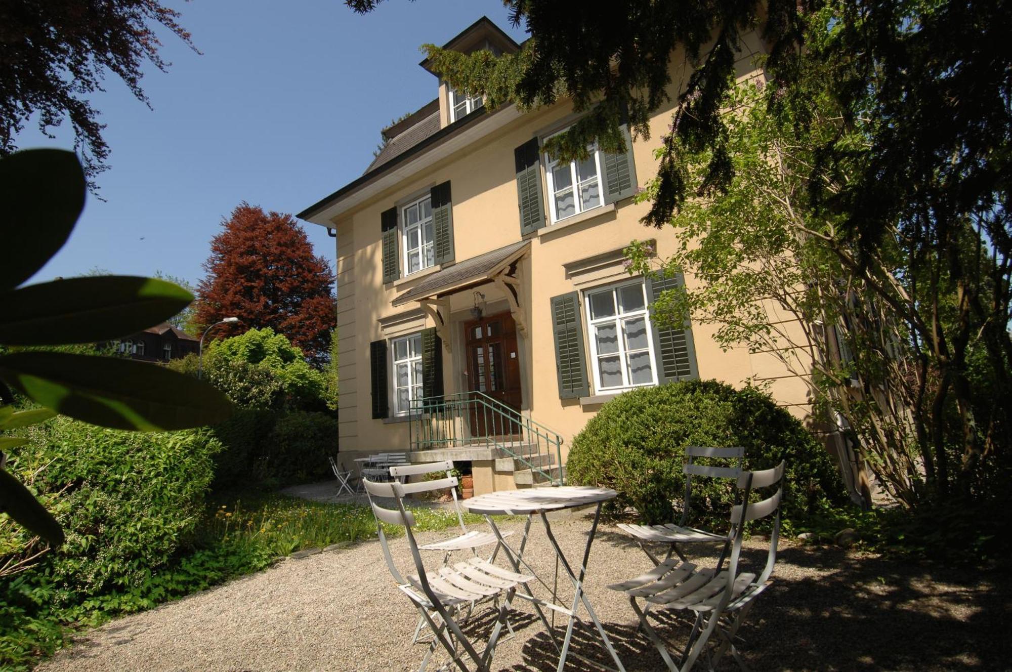 The Bed + Breakfast Bed & Breakfast Lucerne Bagian luar foto